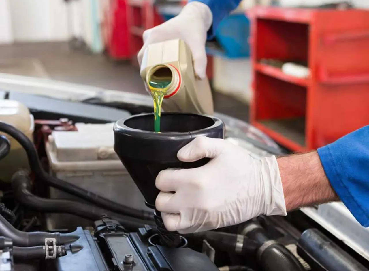 Замена масла в двигателе в Авто-Дoк